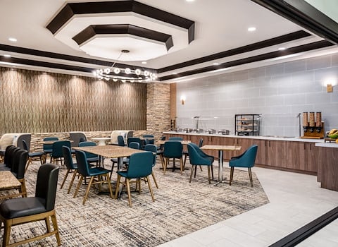 Bennigan's Irish Restaurant and Pub Offering Crystals